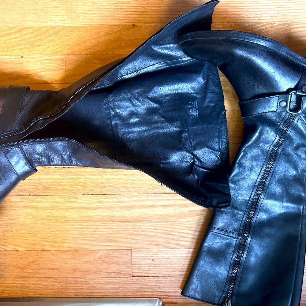 All leather boots, black size 6